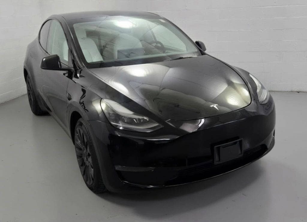 Photo 4 of this TESLA MODEL Y