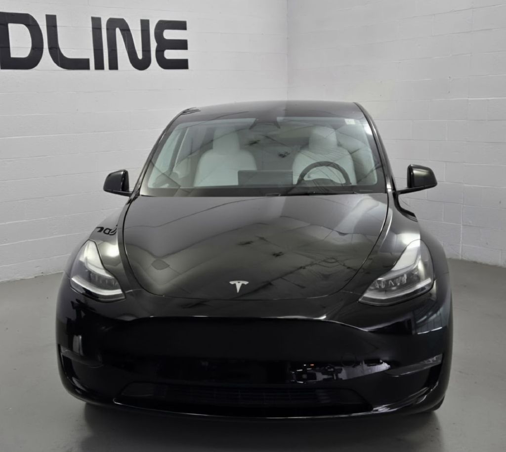 Photo 3 of this TESLA MODEL Y