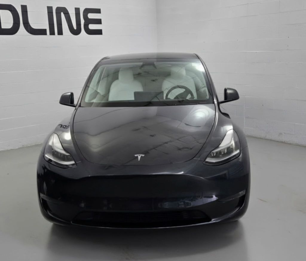 Photo 3 of this TESLA MODEL Y