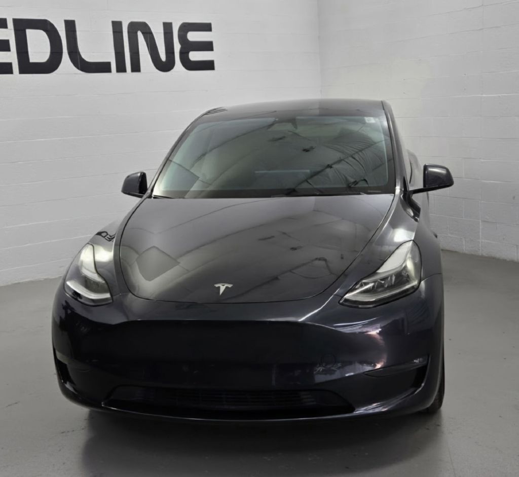 Photo 3 of this TESLA MODEL Y