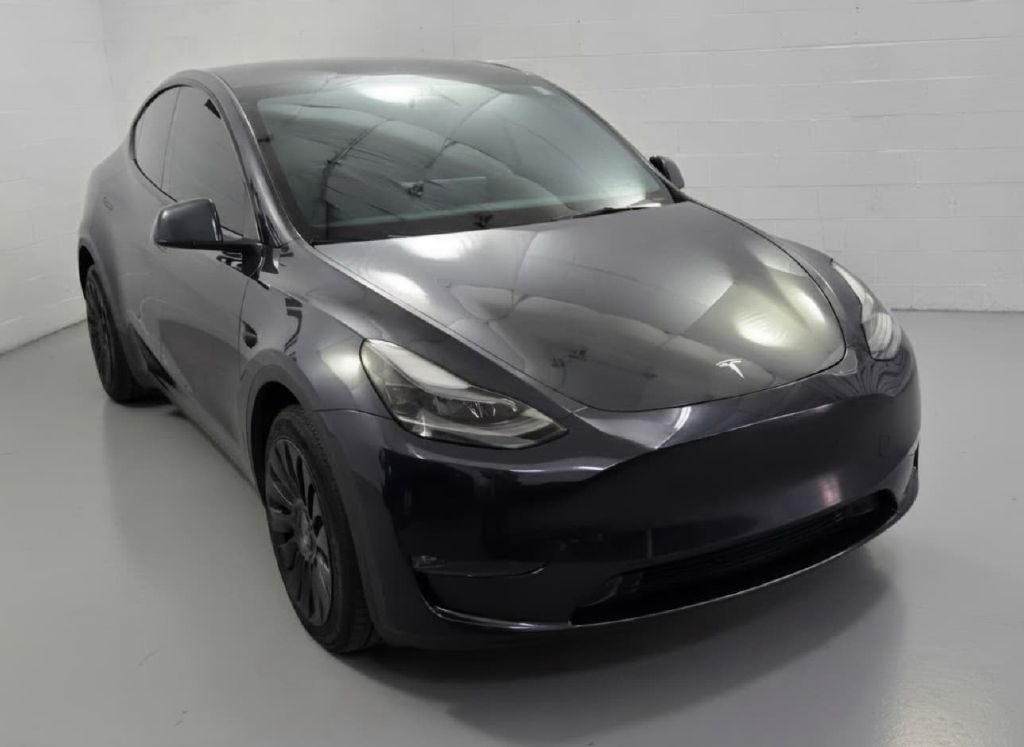 Photo 4 of this TESLA MODEL Y