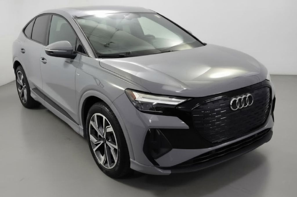 Photo 4 of this AUDI Q4 E-TRON