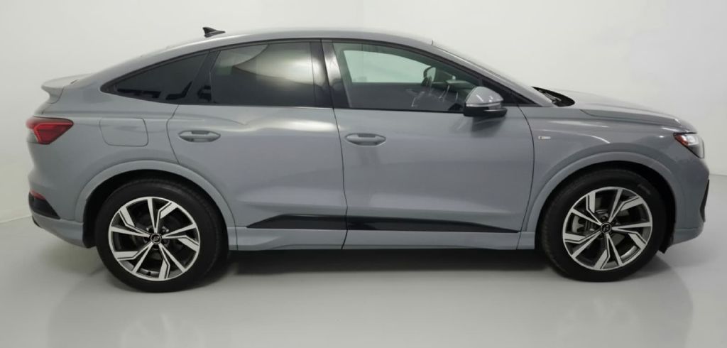 Photo 5 of this AUDI Q4 E-TRON