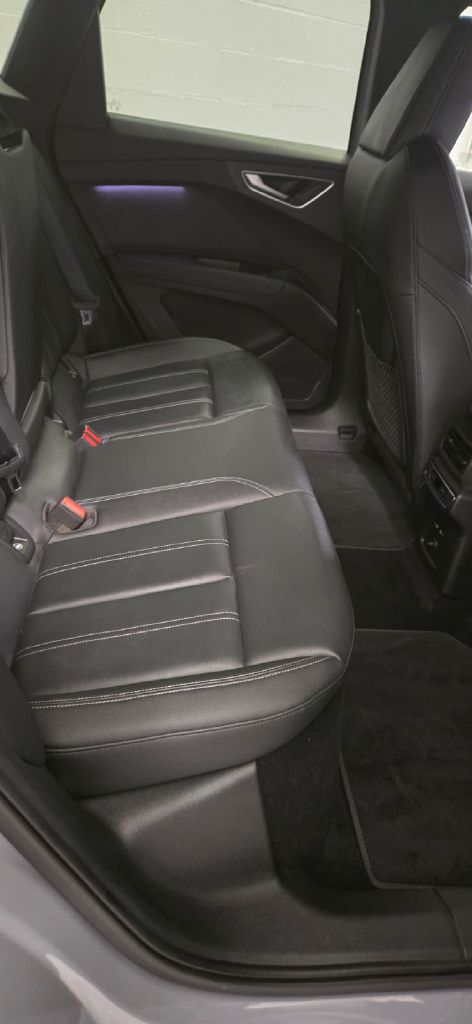 Photo 14 of this AUDI Q4 E-TRON