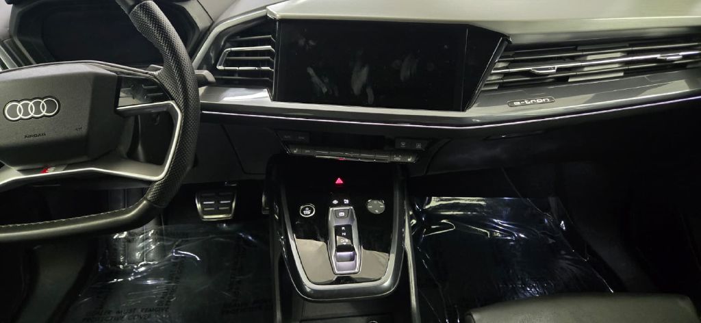 Photo 10 of this AUDI Q4 E-TRON