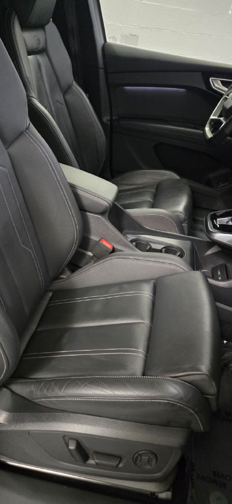 Photo 11 of this AUDI Q4 E-TRON