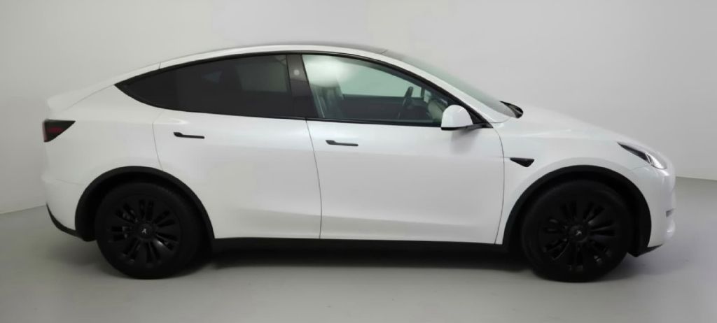 Photo 5 of this TESLA MODEL Y