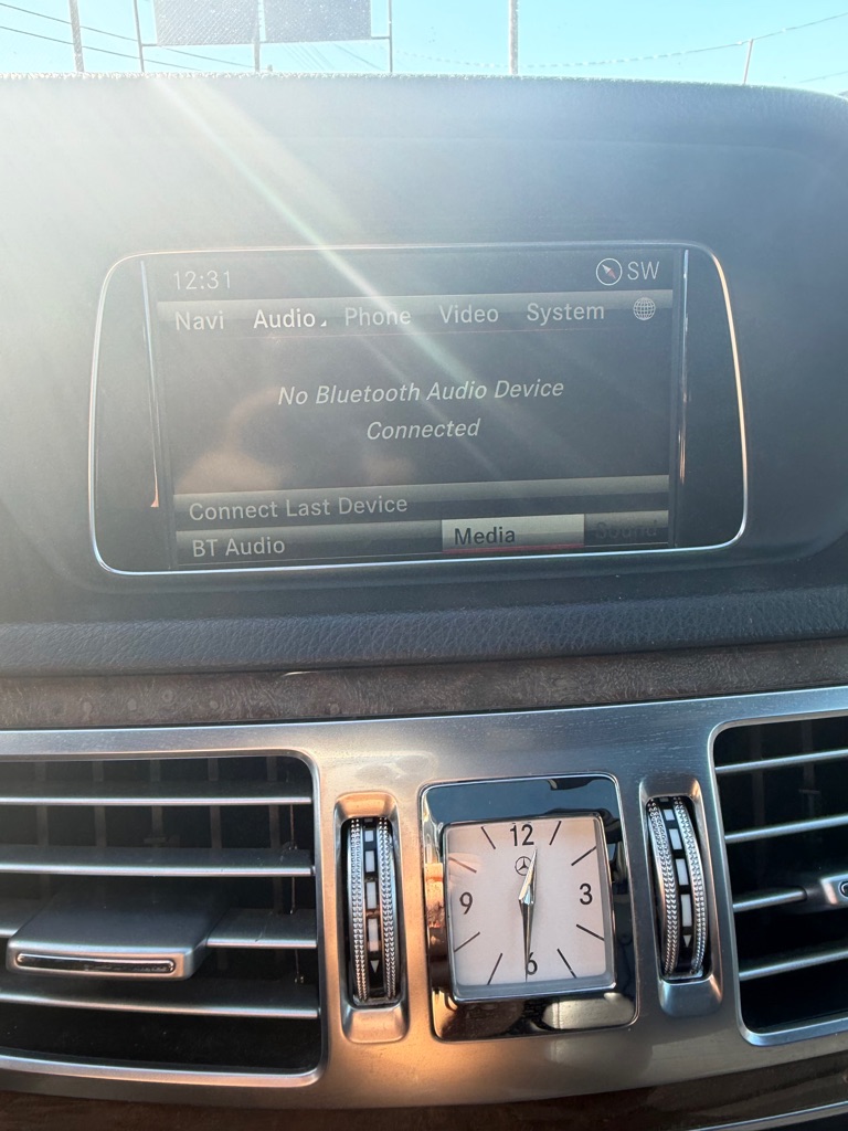 Photo 15 of this MERCEDES-BENZ E-CLASS