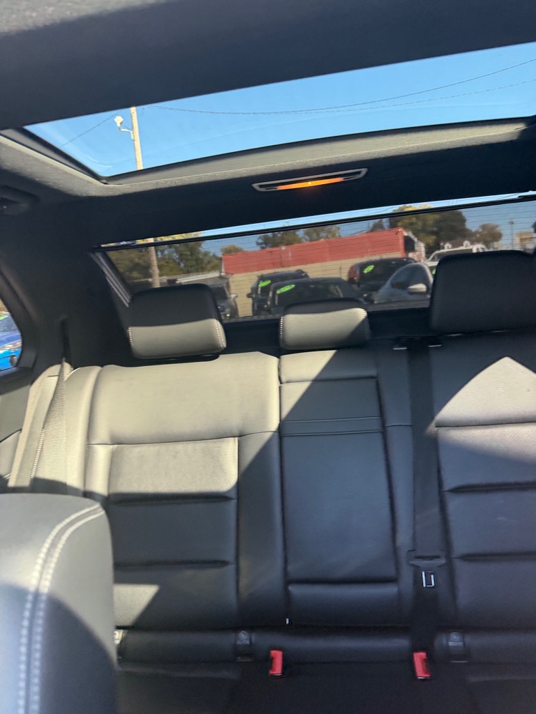 Photo 20 of this MERCEDES-BENZ E-CLASS