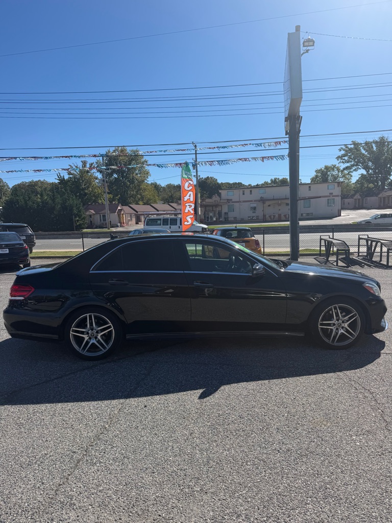 Photo 5 of this MERCEDES-BENZ E-CLASS