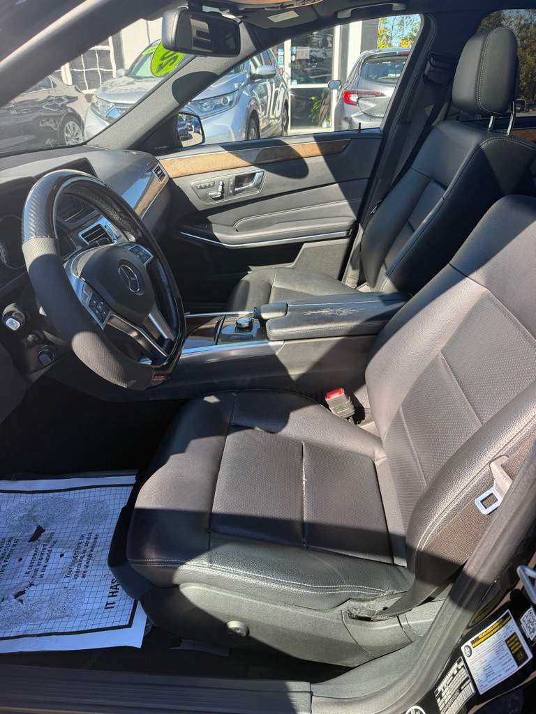 Photo 12 of this MERCEDES-BENZ E-CLASS