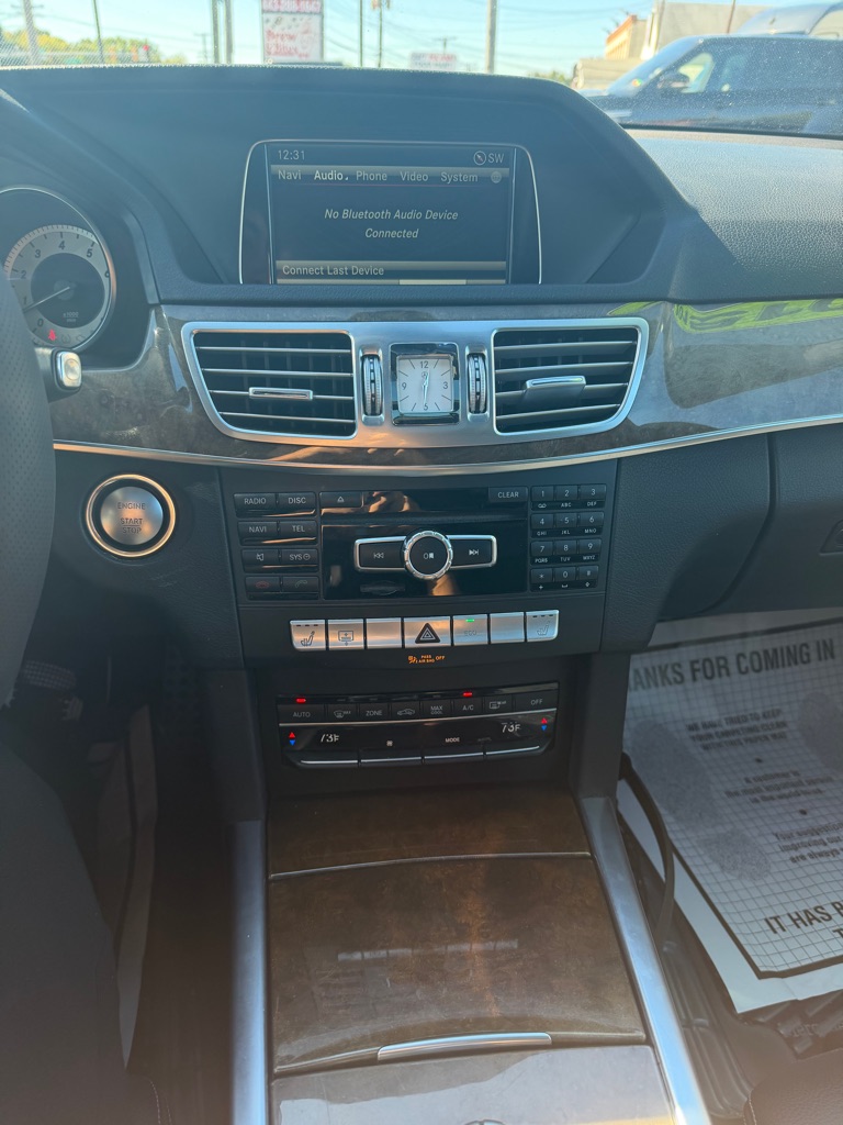 Photo 16 of this MERCEDES-BENZ E-CLASS