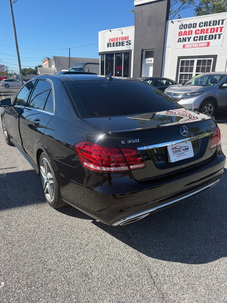 Photo 9 of this MERCEDES-BENZ E-CLASS