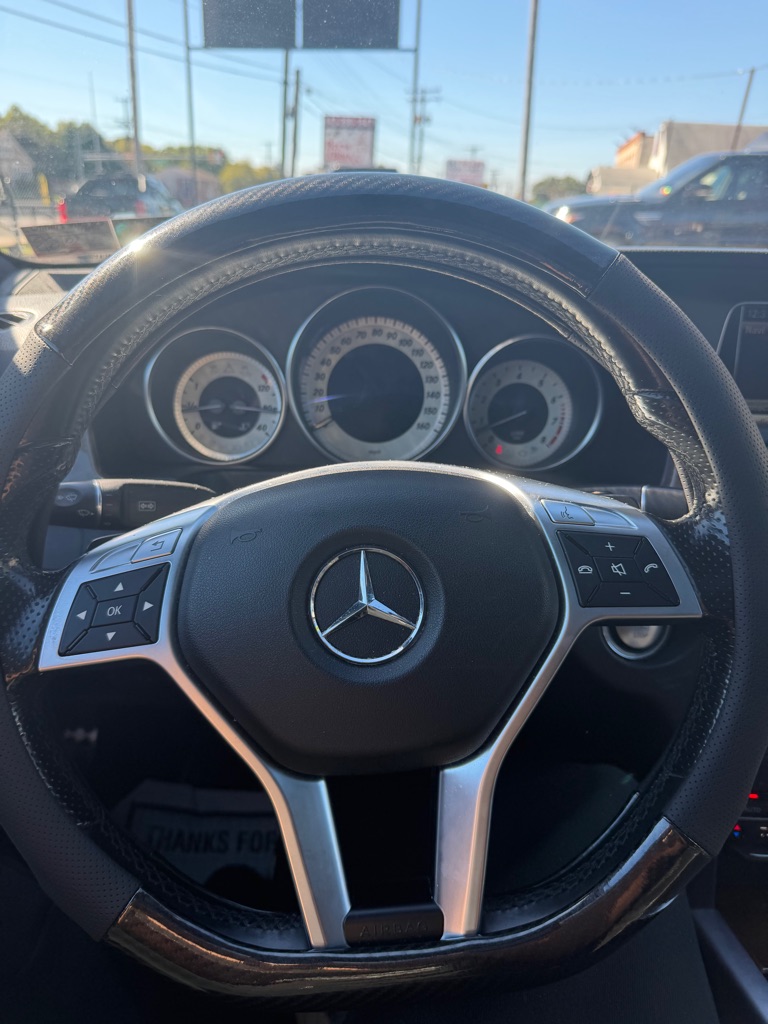 Photo 13 of this MERCEDES-BENZ E-CLASS