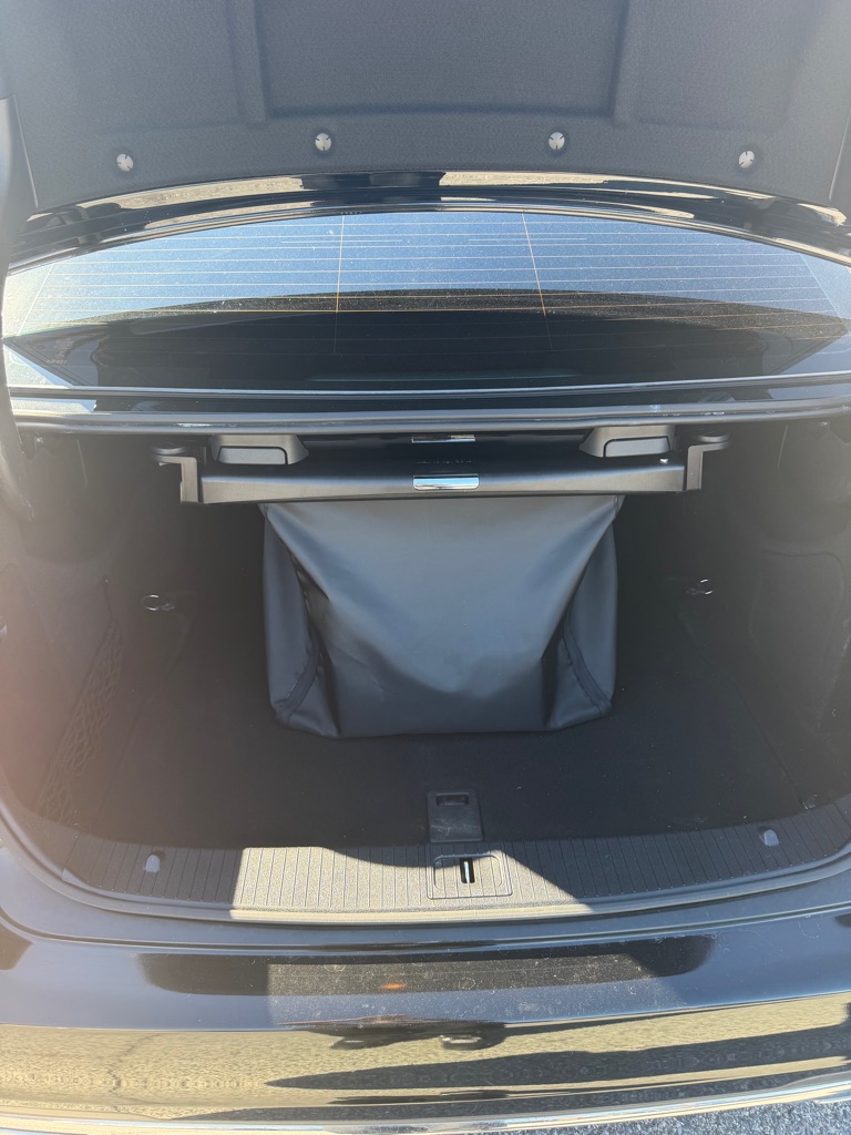 Photo 8 of this MERCEDES-BENZ E-CLASS