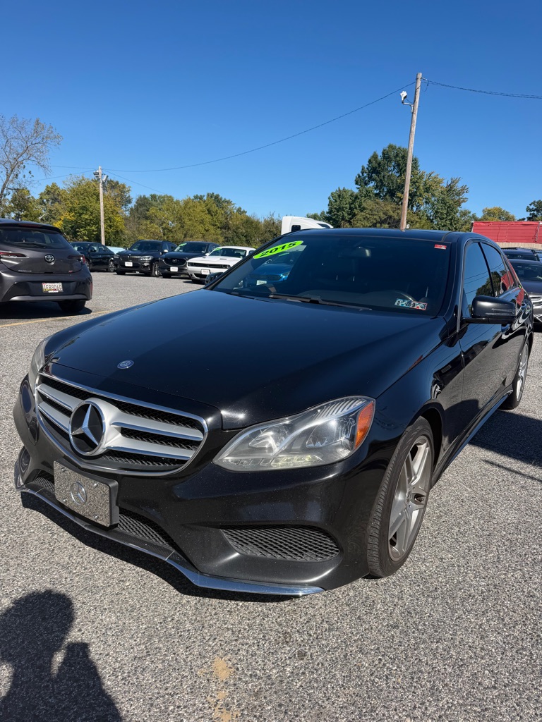 Photo 2 of this MERCEDES-BENZ E-CLASS