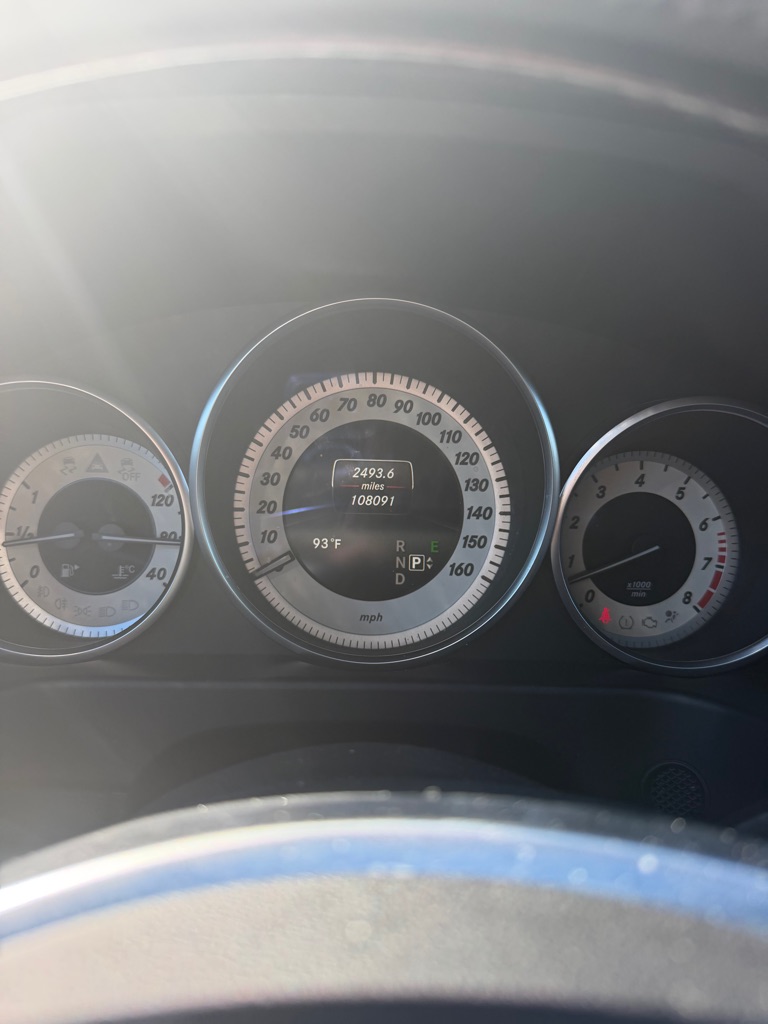 Photo 14 of this MERCEDES-BENZ E-CLASS