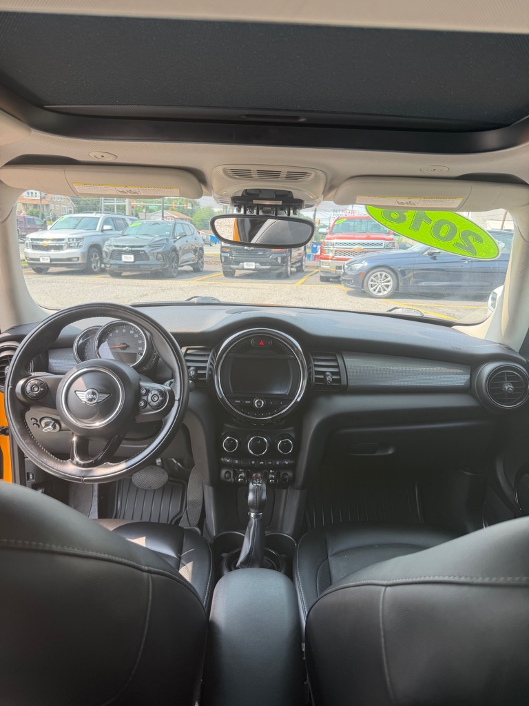 Photo 12 of this MINI HARDTOP 2 DOOR