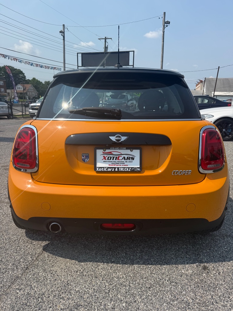Photo 6 of this MINI HARDTOP 2 DOOR