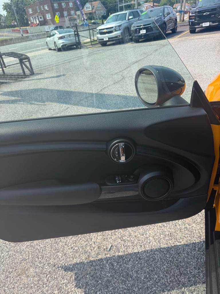 Photo 9 of this MINI HARDTOP 2 DOOR