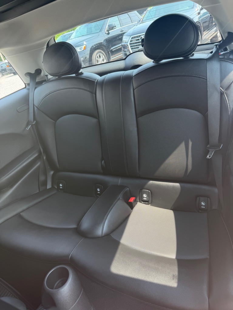 Photo 11 of this MINI HARDTOP 2 DOOR