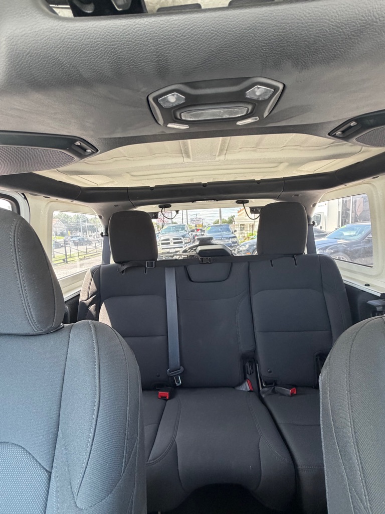 Photo 19 of this JEEP WRANGLER UNLIMI