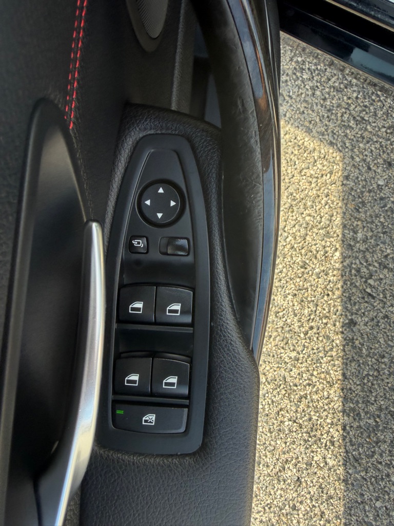 Photo 11 of this BMW 4 SERIES
