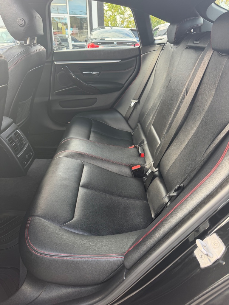Photo 22 of this BMW 4 SERIES
