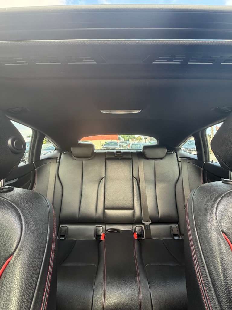 Photo 21 of this BMW 4 SERIES