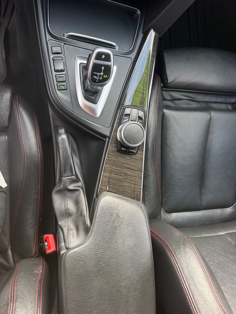 Photo 17 of this BMW 4 SERIES