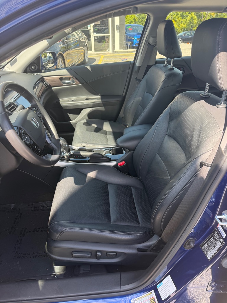 Photo 11 of this HONDA ACCORD HYBRID