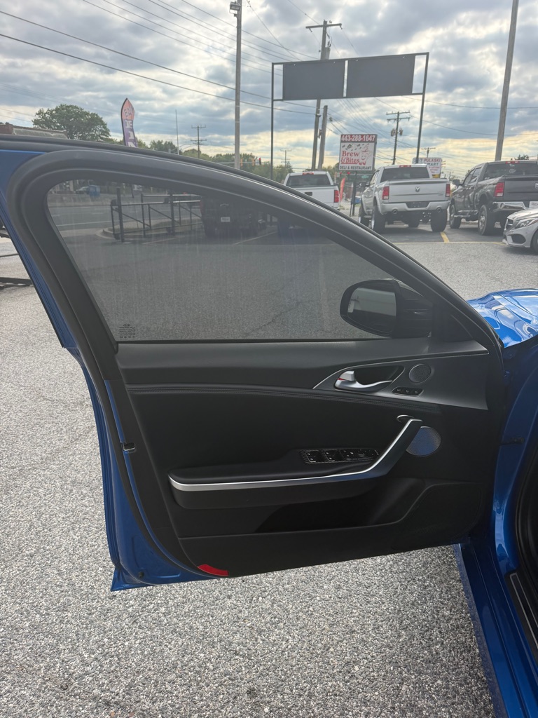 Photo 9 of this KIA STINGER