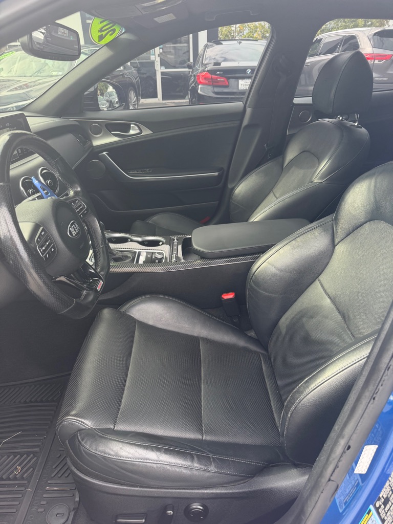 Photo 11 of this KIA STINGER