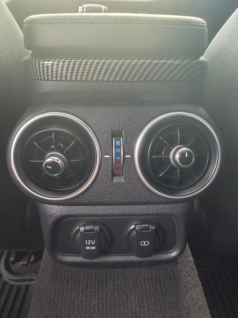 Photo 22 of this KIA STINGER