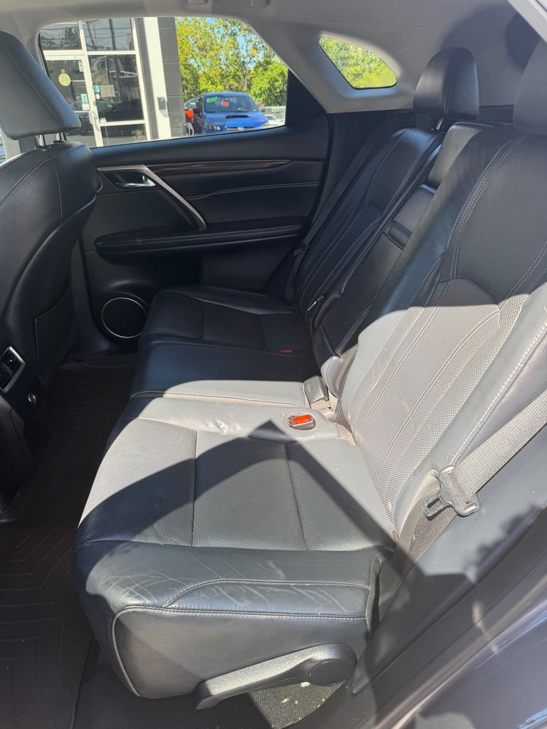 Photo 21 of this LEXUS RX 350