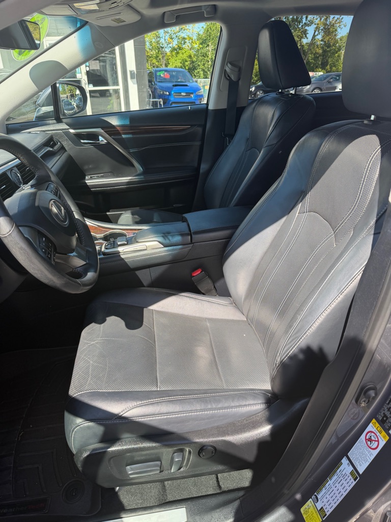 Photo 12 of this LEXUS RX 350