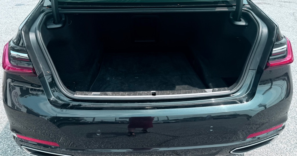 Photo 7 of this BMW 7 SERIES