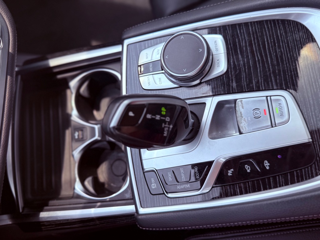 Photo 14 of this BMW 7 SERIES