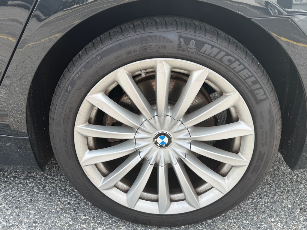 Photo 8 of this BMW 7 SERIES