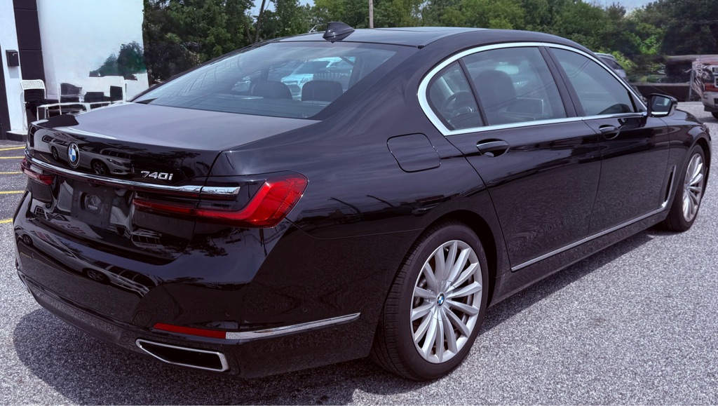 Photo 3 of this BMW 7 SERIES
