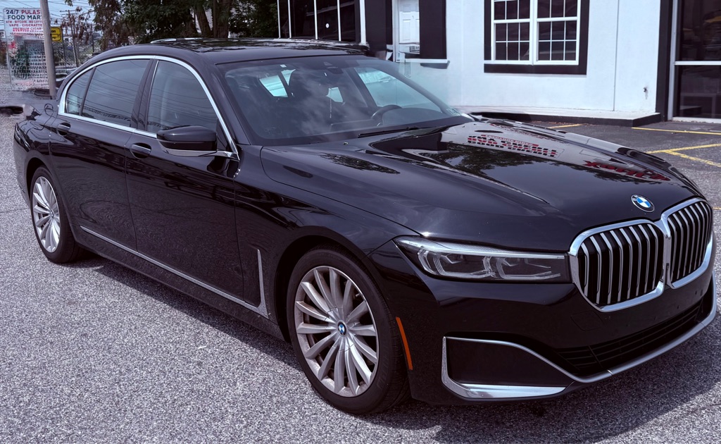 Photo 2 of this BMW 7 SERIES
