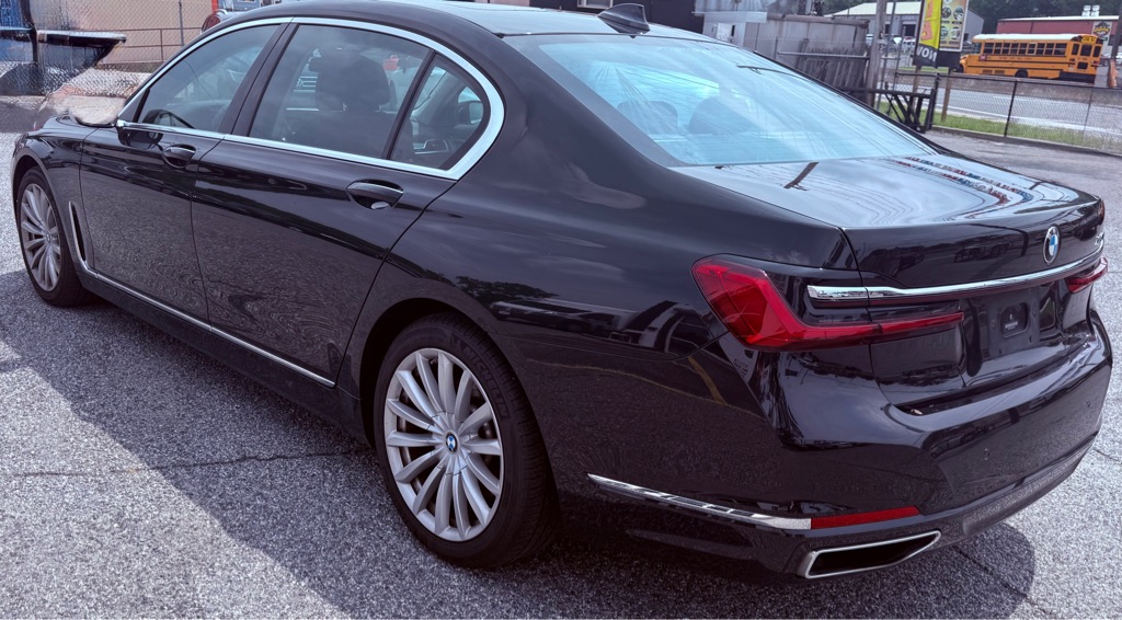 Photo 4 of this BMW 7 SERIES