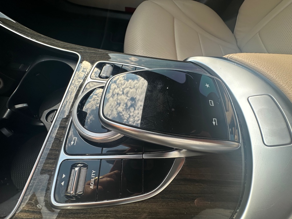 Photo 21 of this MERCEDES-BENZ C-CLASS