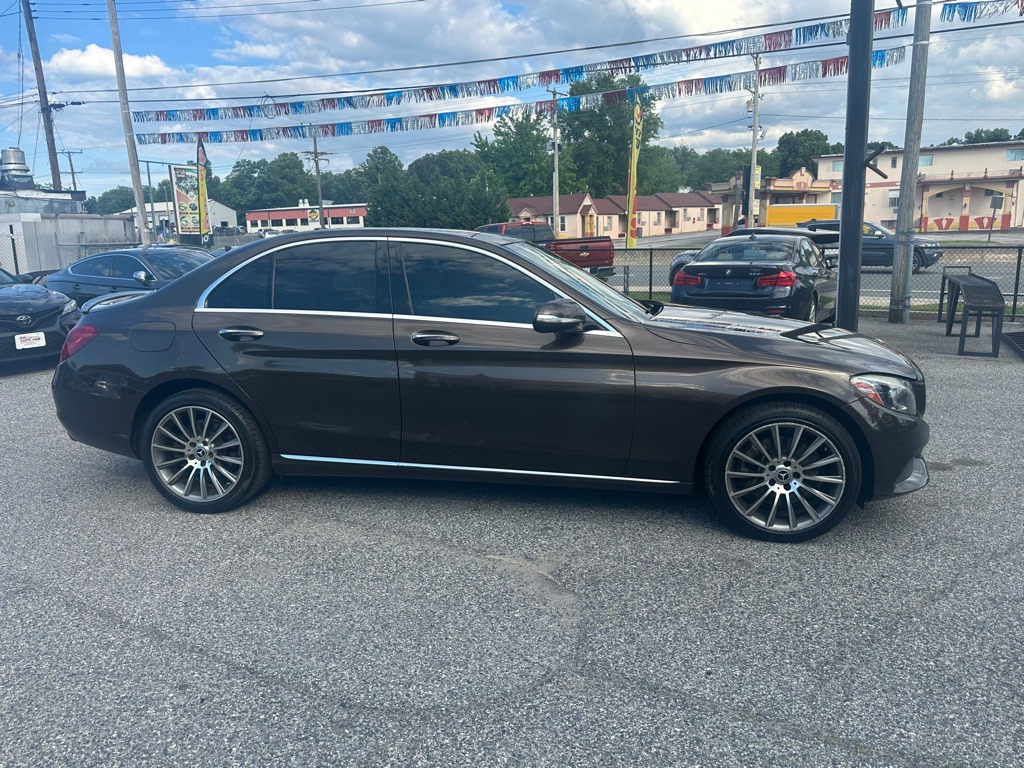Photo 5 of this MERCEDES-BENZ C-CLASS