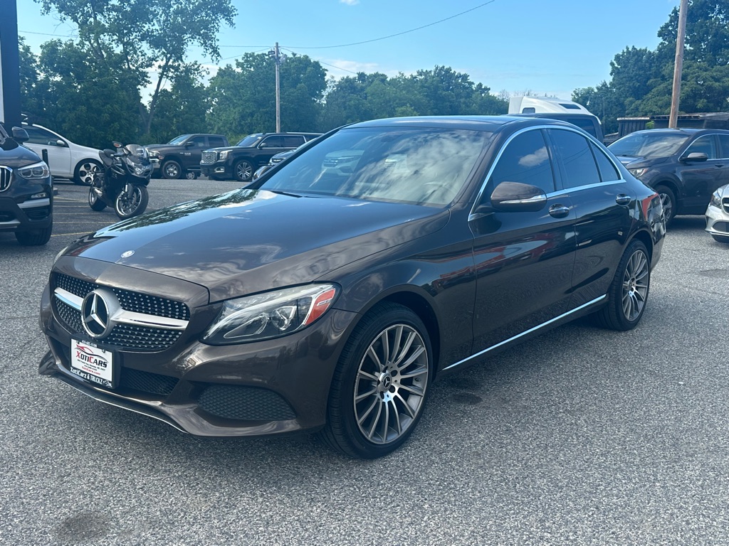 Photo 2 of this MERCEDES-BENZ C-CLASS