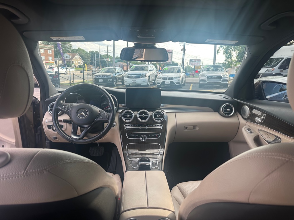 Photo 11 of this MERCEDES-BENZ C-CLASS