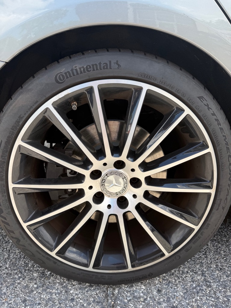 Photo 24 of this MERCEDES-BENZ C-CLASS