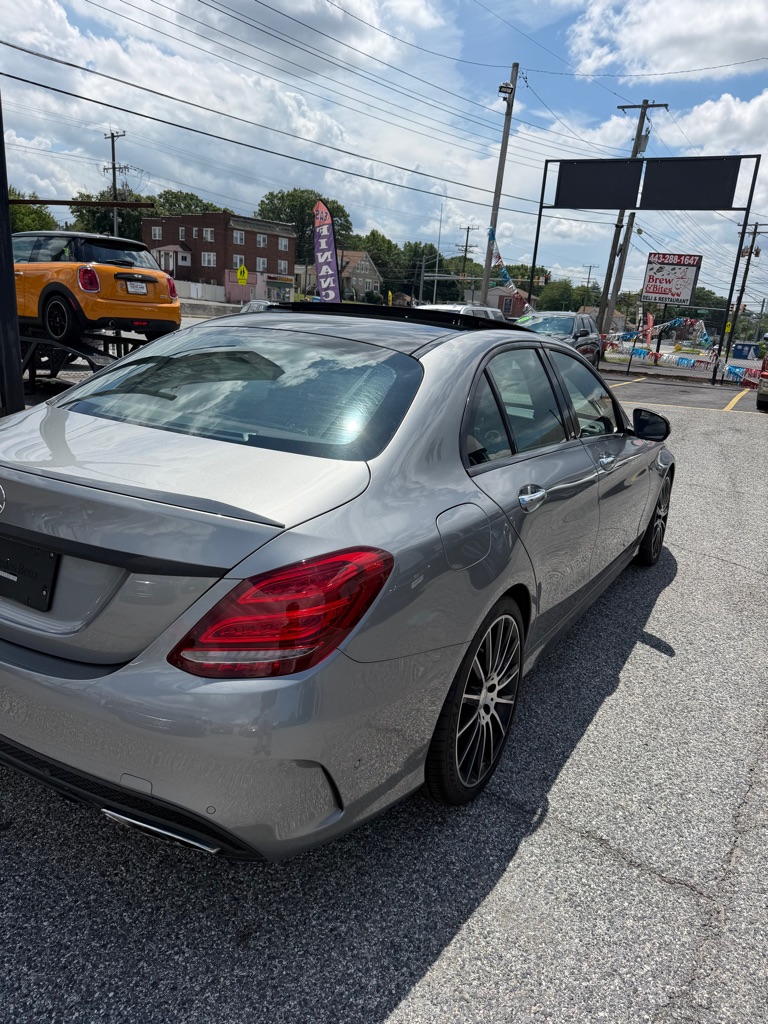 Photo 8 of this MERCEDES-BENZ C-CLASS