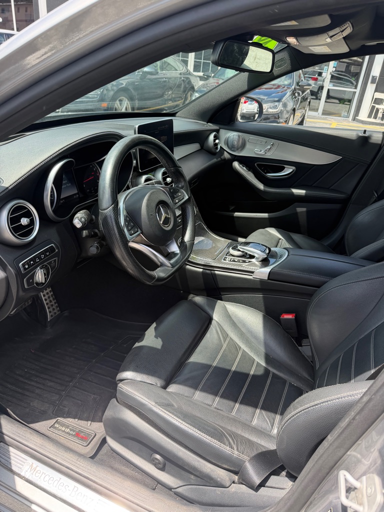 Photo 14 of this MERCEDES-BENZ C-CLASS