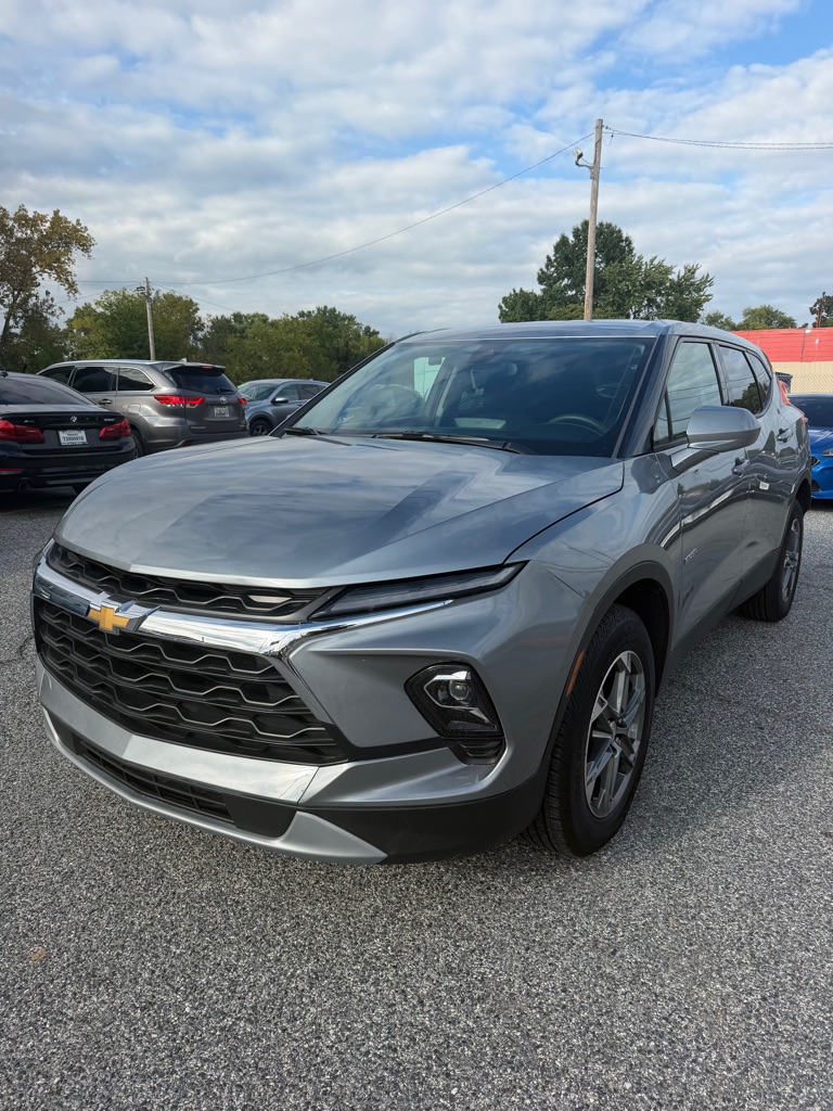 Photo 2 of this CHEVROLET BLAZER